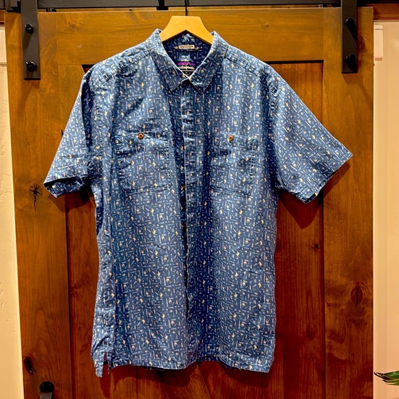 Patagonia Button-down Tee - Picture 1 of 3